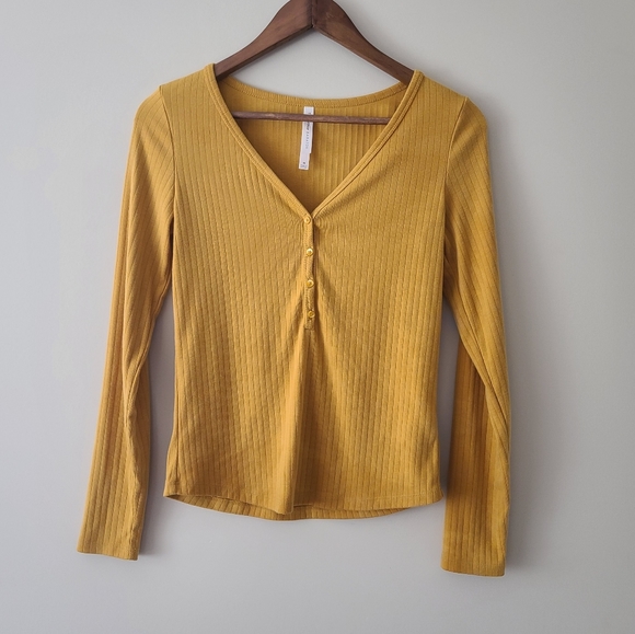 Aritzia Tops - The group by babaton mustard long sleeve